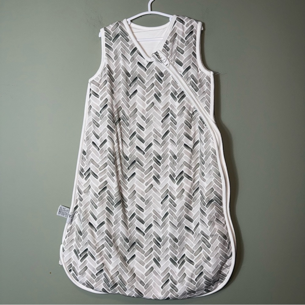 Copper Pearl Alta‎ Sleep Bag Gray and White herringbone pattern 0-6 month